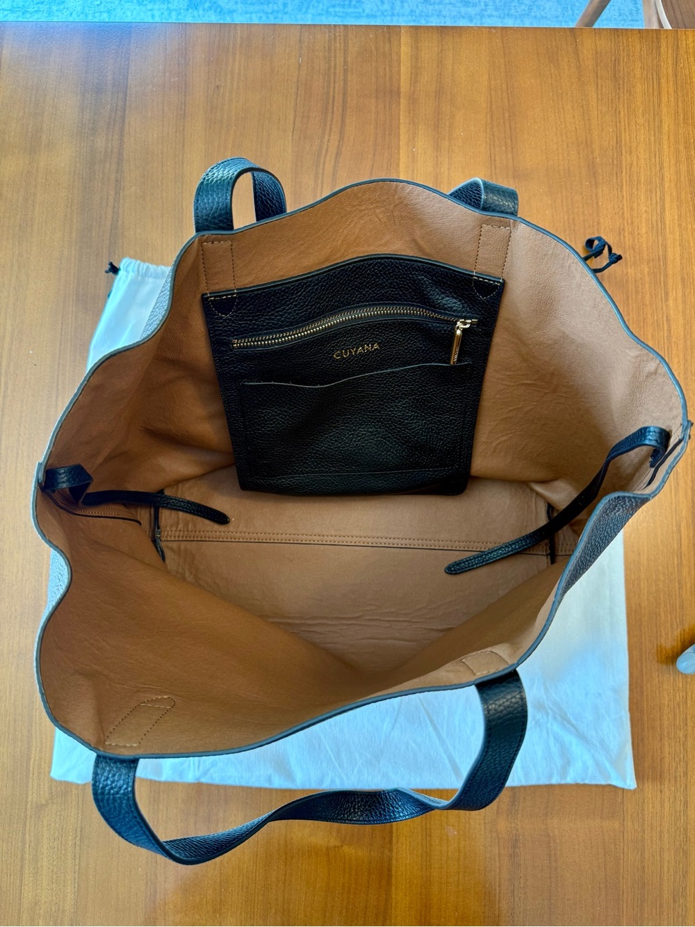 Cuyana Classic Structured Tote in Black - Picture 2 of 13